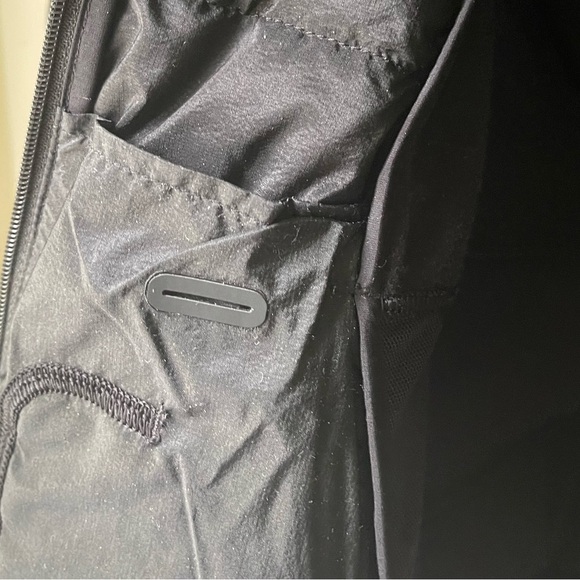 NWT Lululemon down for it all jacket black - Picture 15 of 16